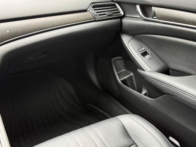 Used 2019 Honda Accord Touring image 14