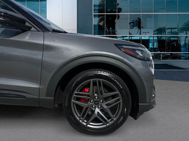 Certified 2025 Ford Explorer ST-Line w/ Premium Package RWD image 9