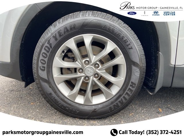 Used 2020 Hyundai Santa Fe SE image 10