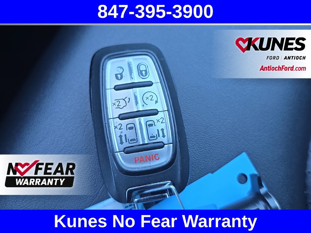 Used 2025 Chrysler Pacifica Select FWD image 45