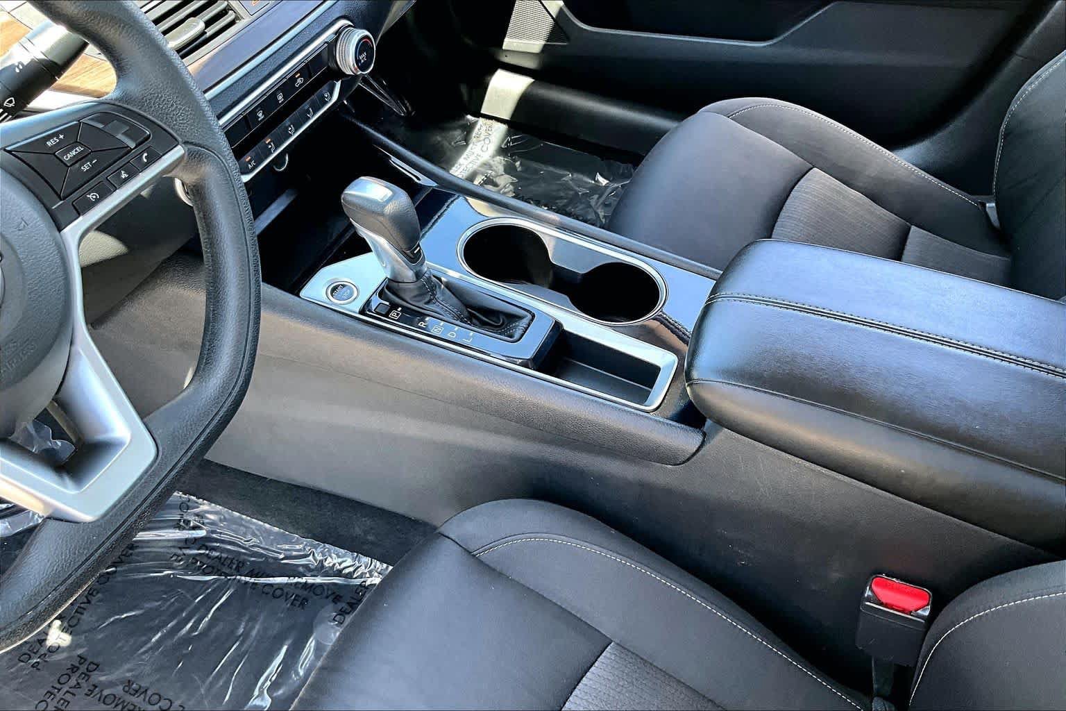 Used 2024 Nissan Altima 2.5 SV FWD image 16