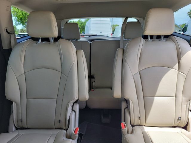 Used 2018 Buick Enclave Premium w/ Experience Buick Package FWD image 20