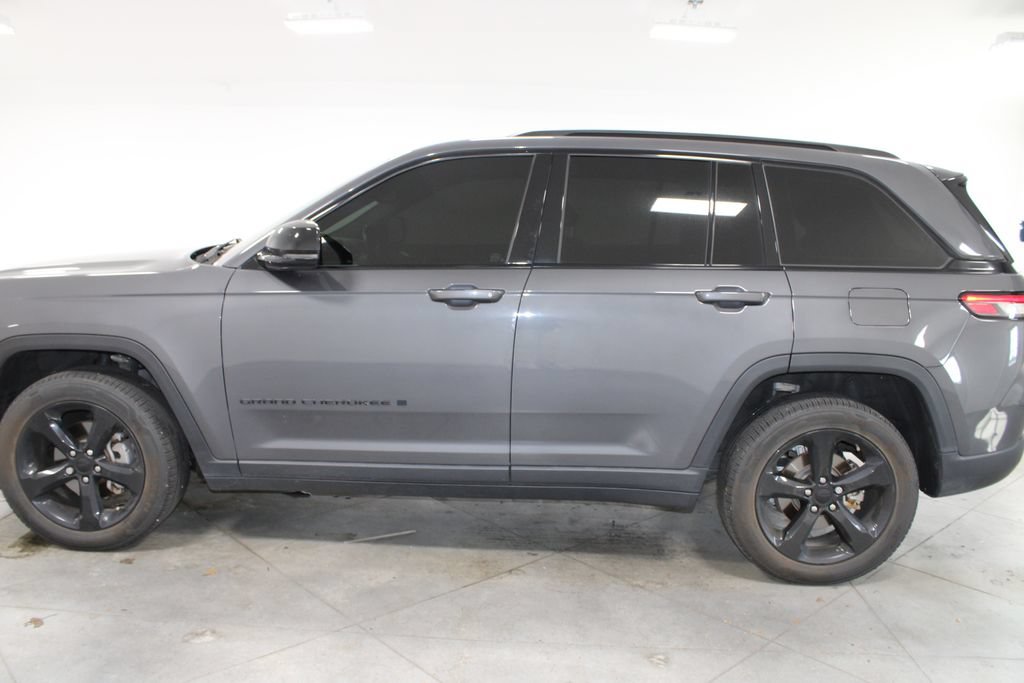 Used 2022 Jeep Grand Cherokee Altitude RWD image 7