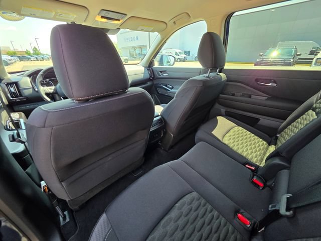 Used 2022 Nissan Pathfinder SV AWD/4WD image 13