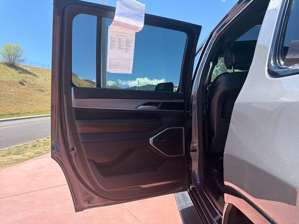 Used 2023 Jeep Wagoneer Series II image 19