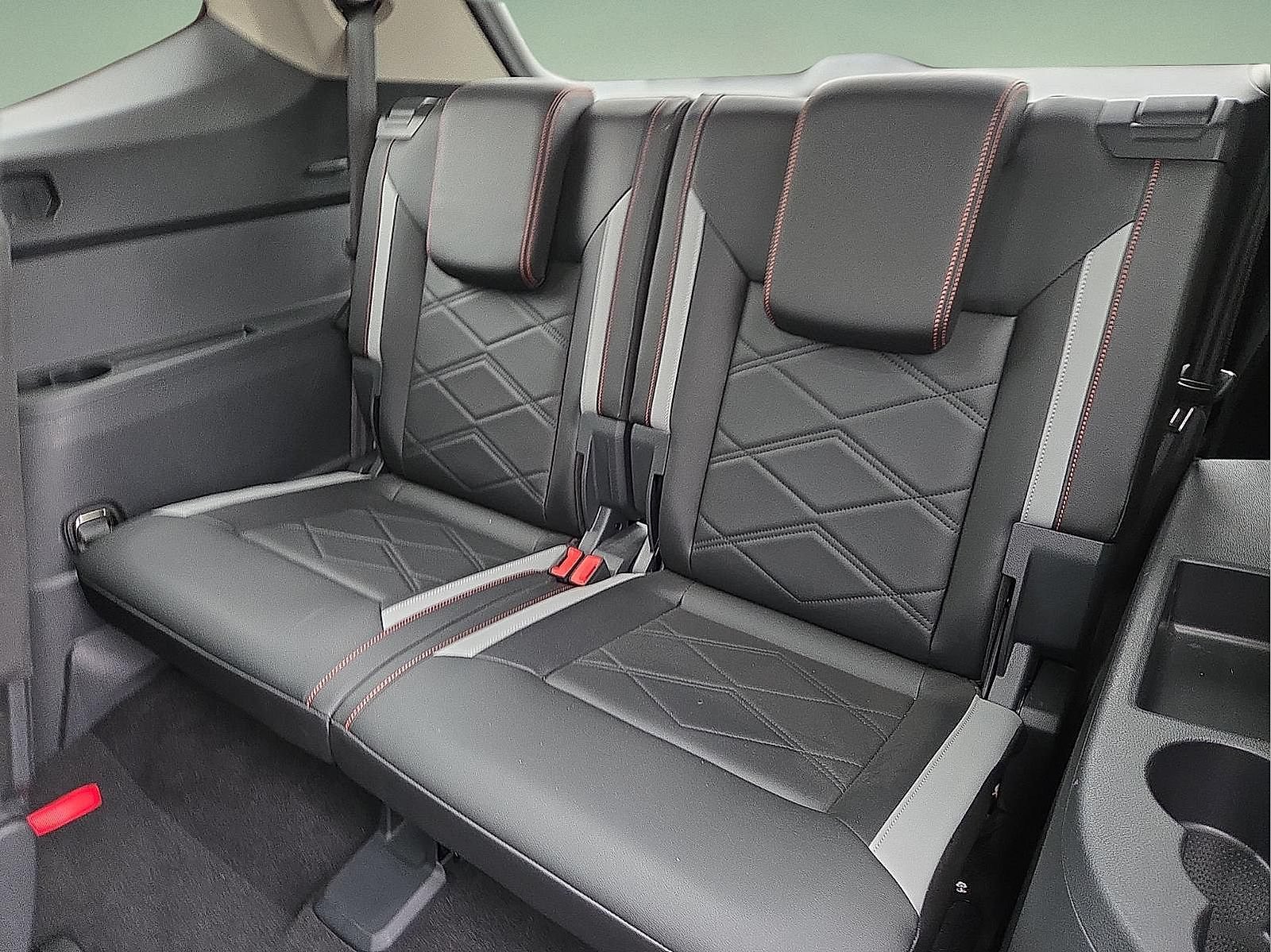 Used 2025 Volkswagen Atlas Peak Edition SE AWD/4WD image 10