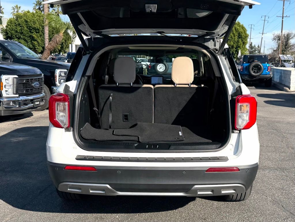 Certified 2023 Ford Explorer XLT w/ Equipment Group 202A image 10