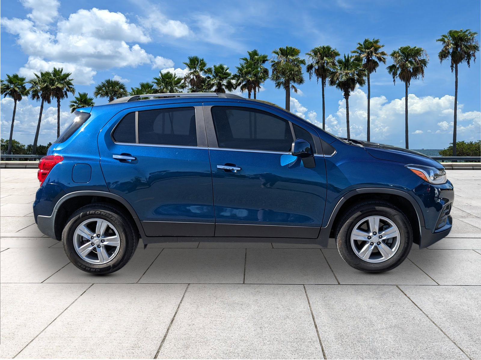 Used 2020 Chevrolet Trax LT w/ Driver Confidence Package image 9