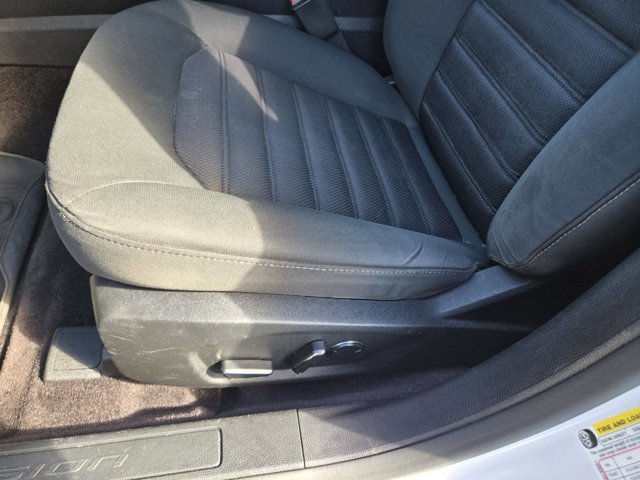 Certified 2017 Ford Fusion SE w/ Fusion SE Technology Package FWD image 27