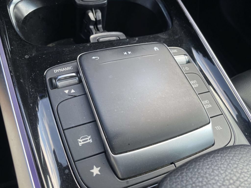 Used 2022 Mercedes-Benz GLB 250 w/ Premium Package Lite image 27