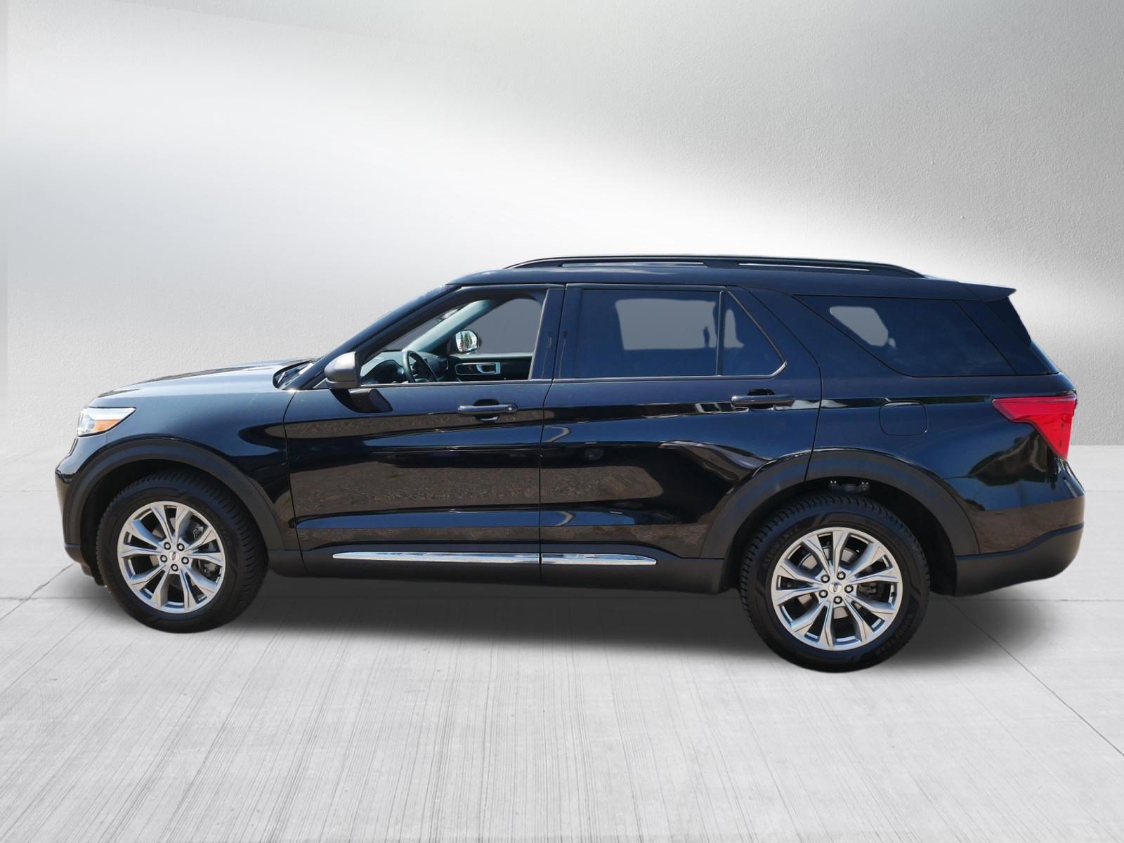 Certified 2023 Ford Explorer XLT w/ Equipment Group 202A AWD/4WD image 4