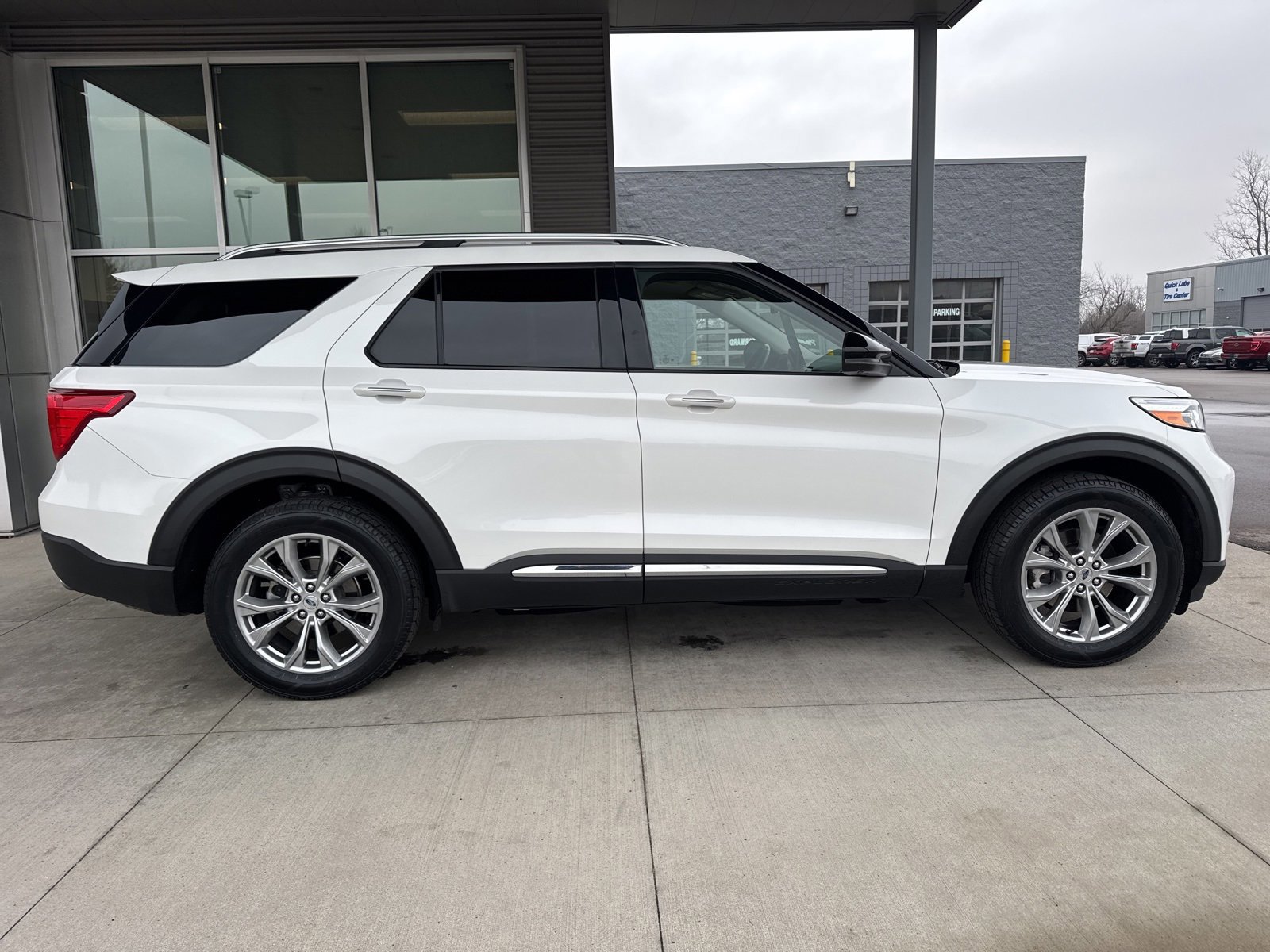Certified 2023 Ford Explorer Limited w/ Limited Technology Package image 2
