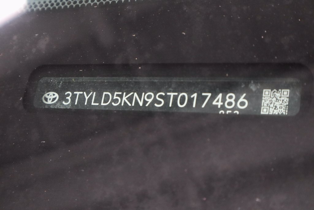 Used 2025 Toyota Tacoma SR AWD/4WD image 34