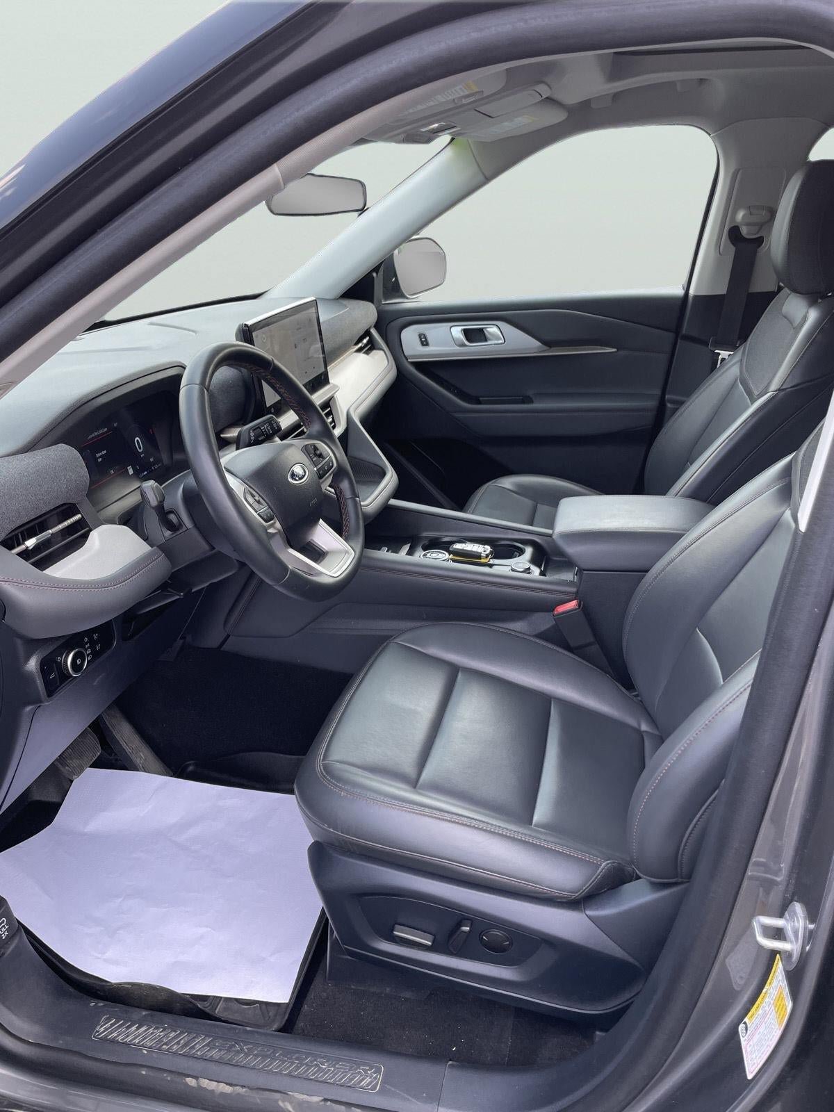 Certified 2025 Ford Explorer Active w/ Active Comfort Package AWD/4WD image 16