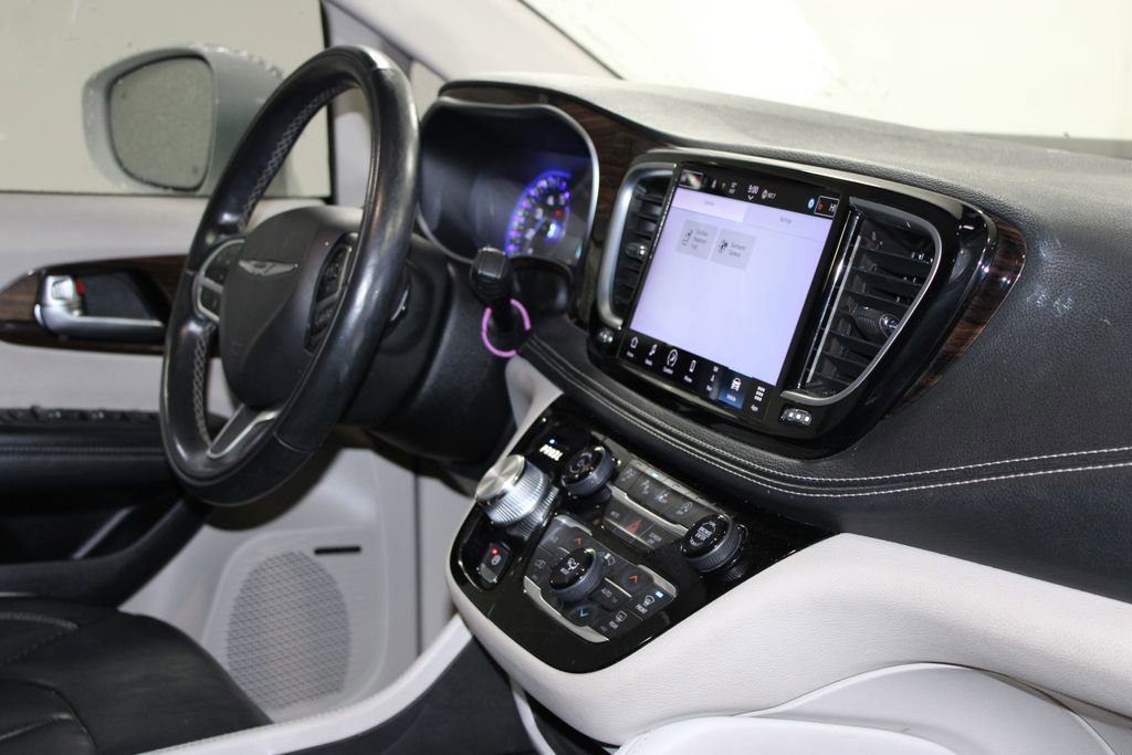 Used 2022 Chrysler Pacifica Limited image 34