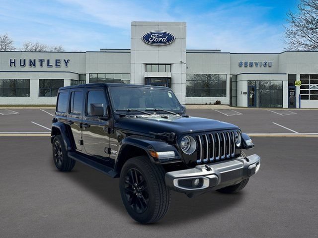 Used 2021 Jeep Wrangler Unlimited Sahara w/ Cold Weather Group AWD/4WD image 3