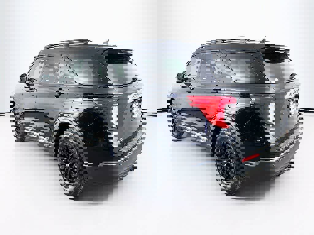 Certified 2022 Ford Explorer XLT image 4