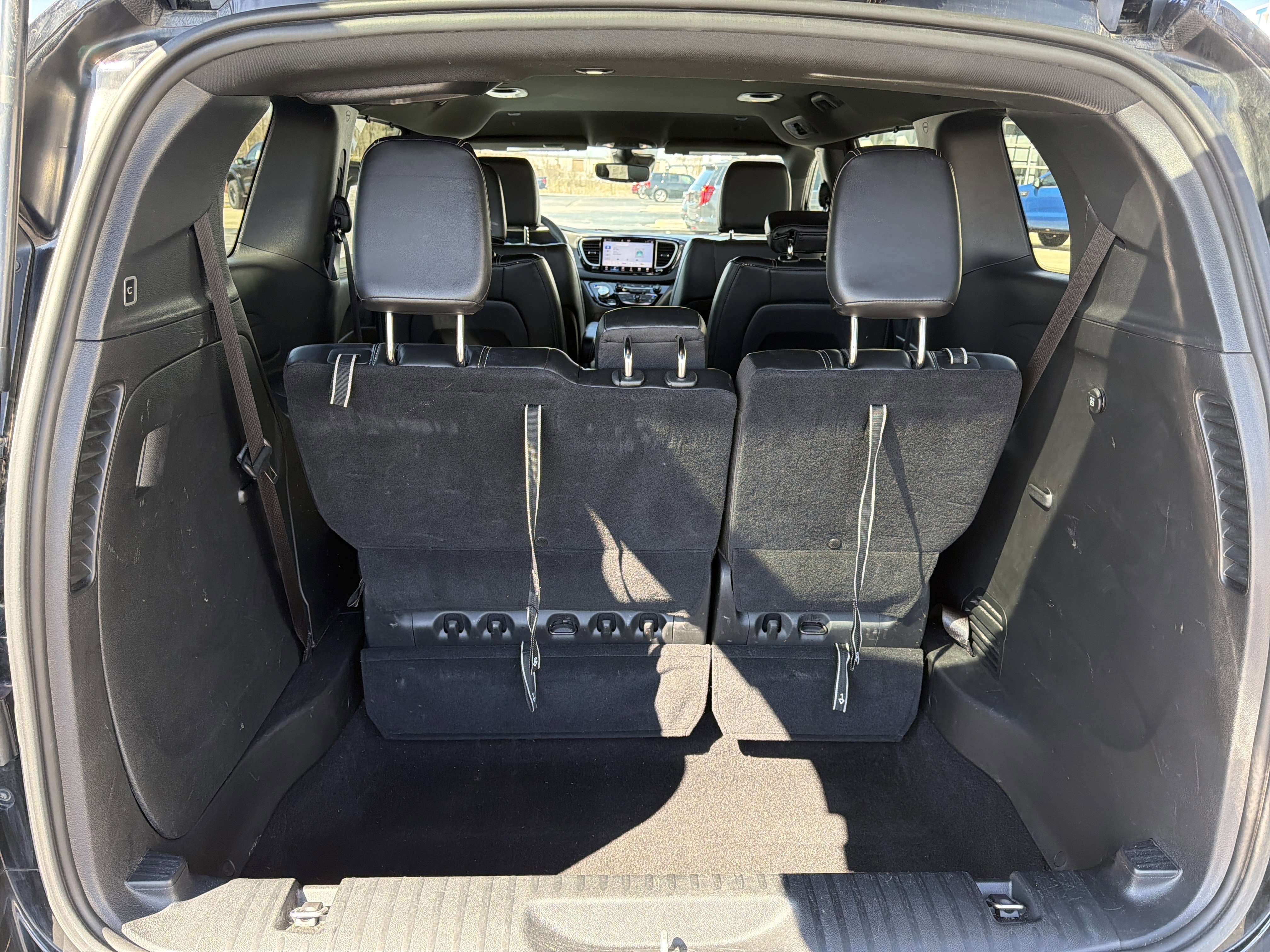 Used 2025 Chrysler Pacifica Select image 20