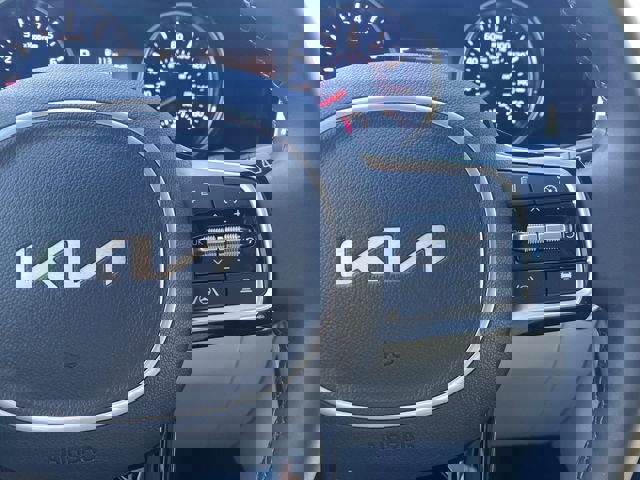 Used 2024 Kia Carnival EX image 32