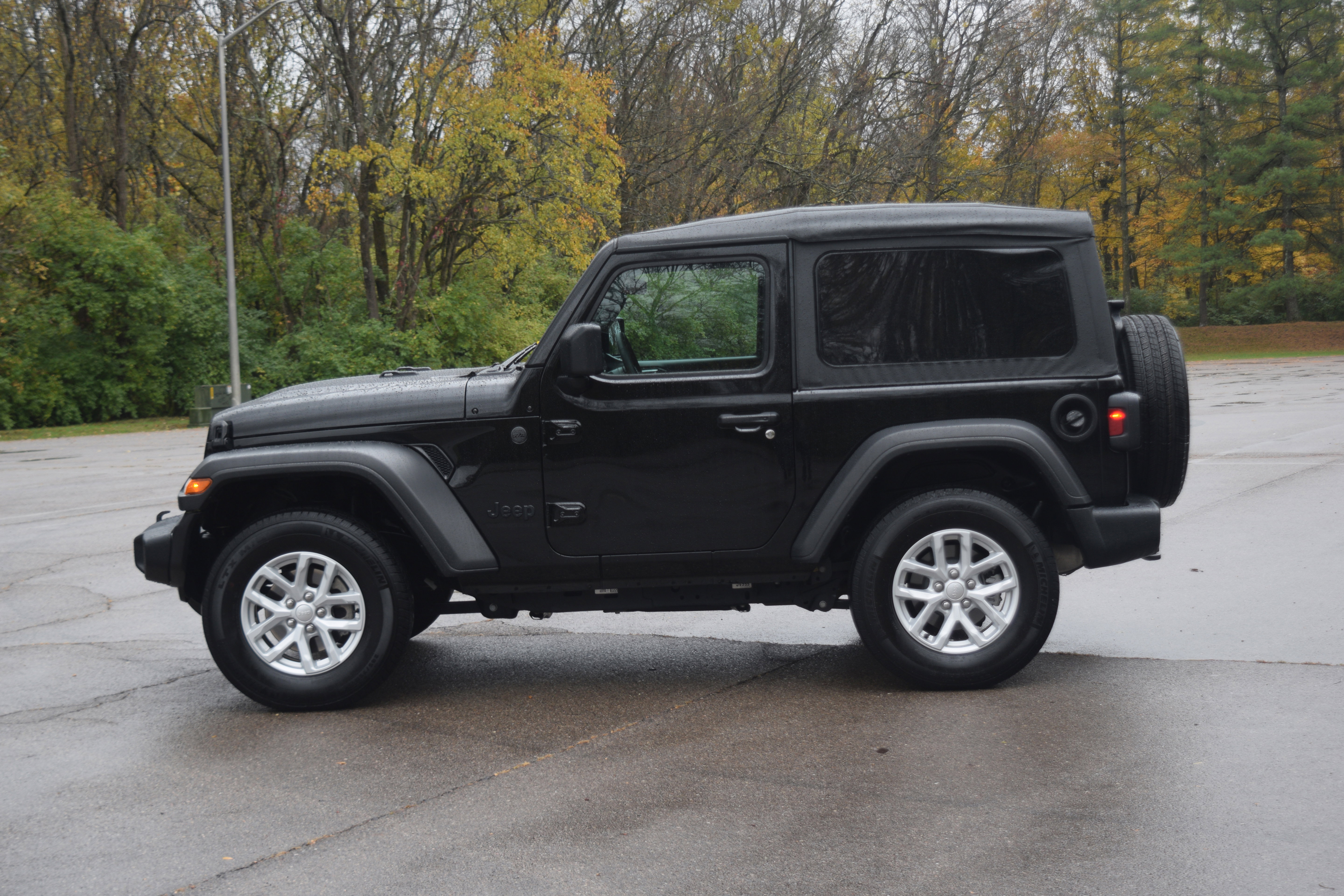 Used 2023 Jeep Wrangler Sport S image 21