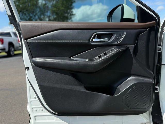 Used 2023 Nissan Rogue Platinum w/ Platinum Premium Package image 24