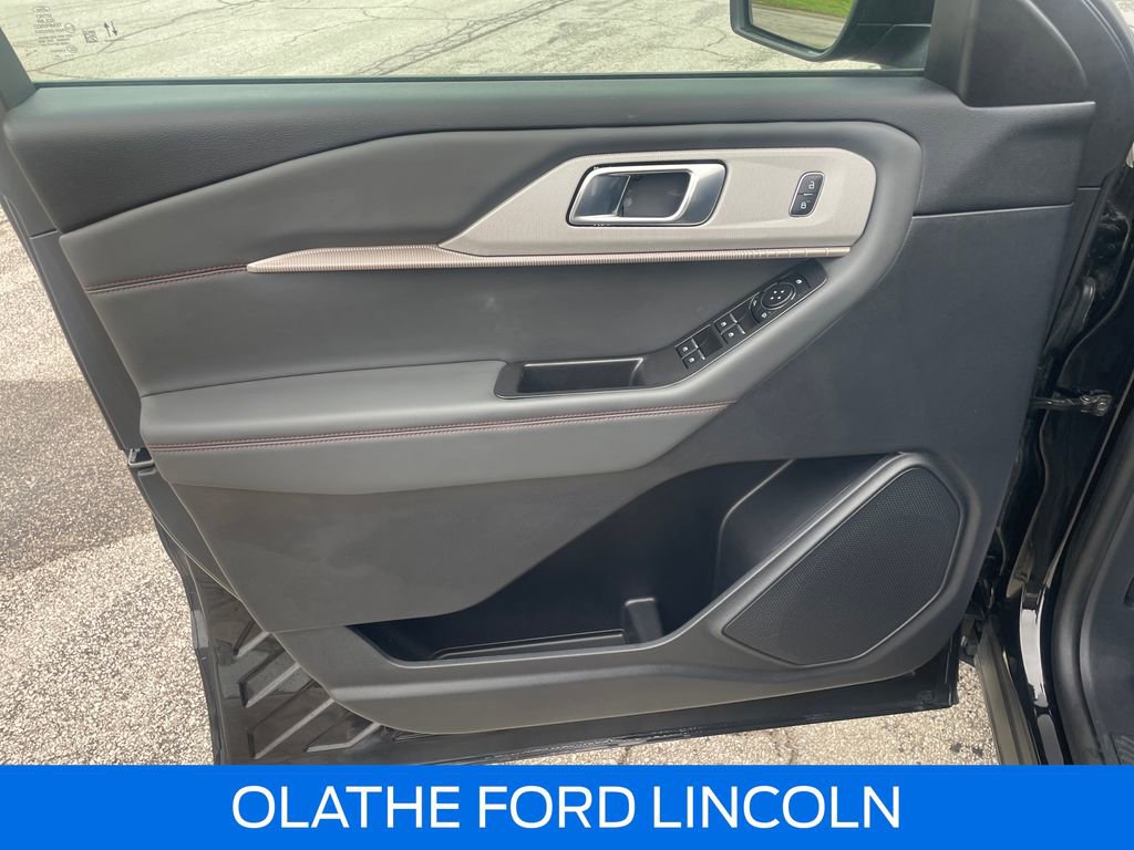 Certified 2025 Ford Explorer Active w/ Active Comfort Package AWD/4WD image 19