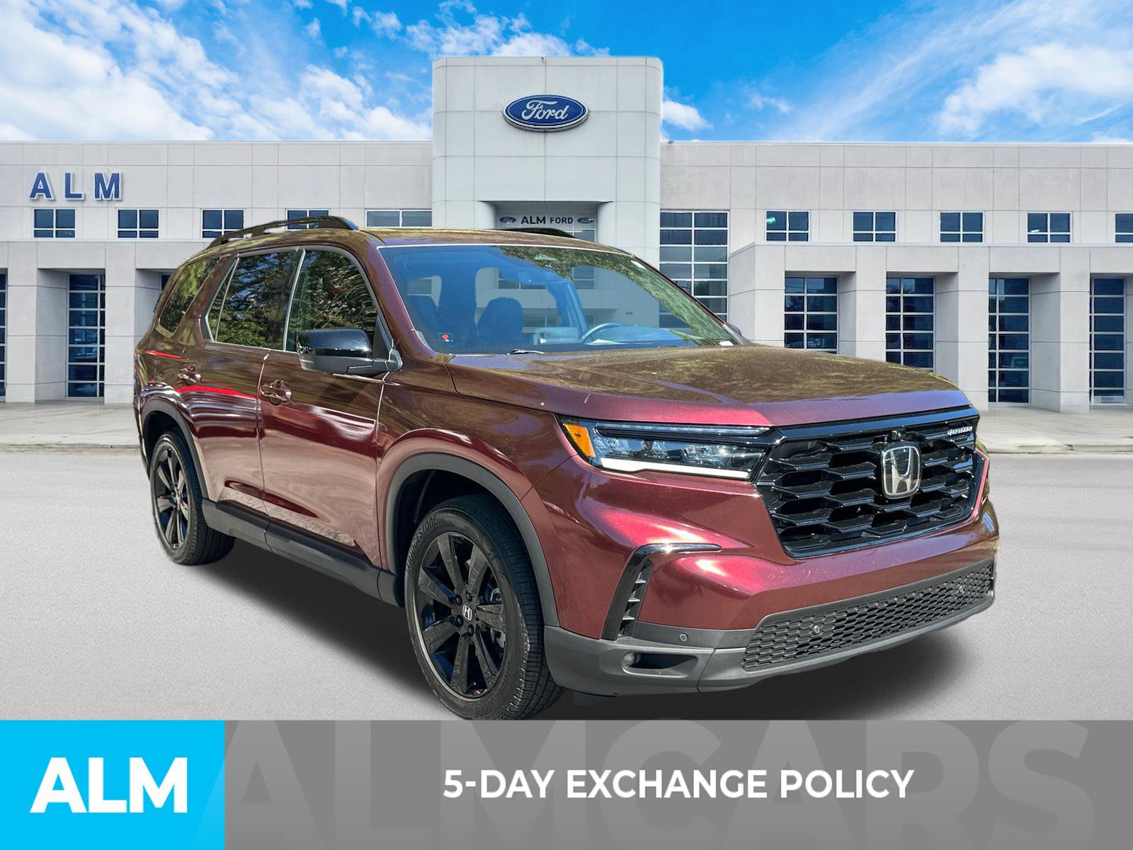 Used 2025 Honda Pilot Black Edition image 3