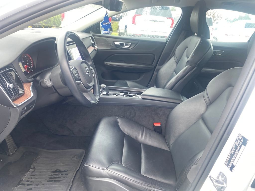 Used 2022 Volvo S60 B5 Momentum w/ Advanced Package image 5
