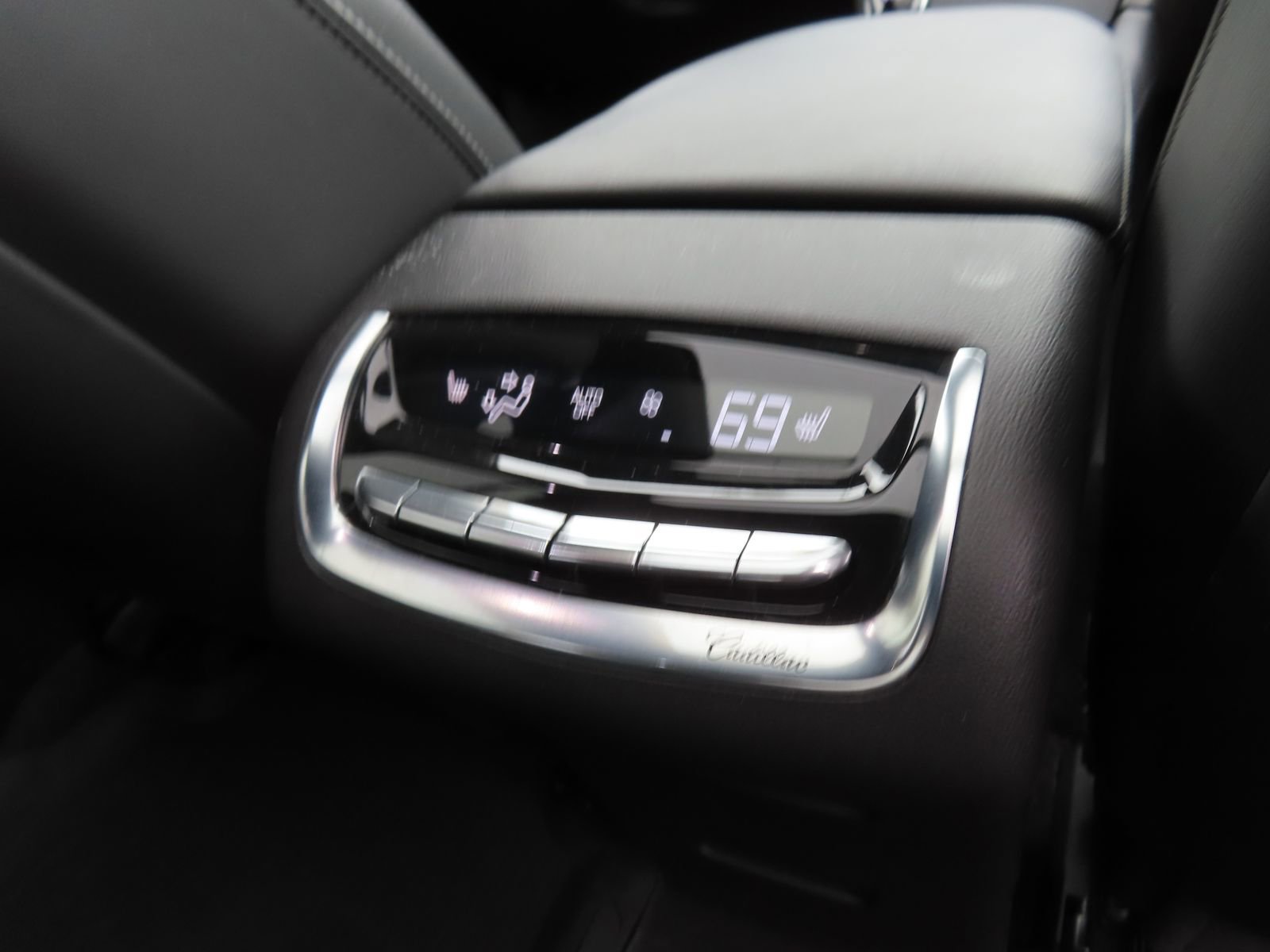 Used 2023 Cadillac XT6 Premium Luxury w/ Technology Package AWD/4WD image 35