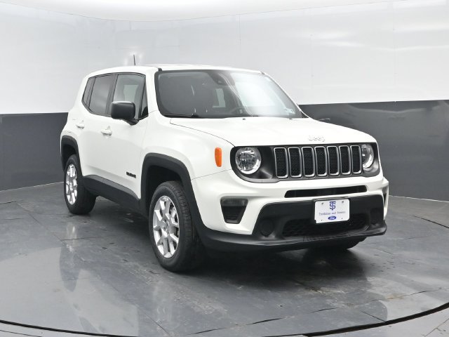 Used 2023 Jeep Renegade Latitude AWD/4WD image 2