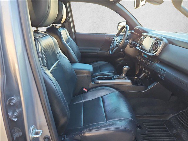 Used 2021 Toyota Tacoma TRD Off-Road w/ TRD Premium Off Road Package AWD/4WD image 19