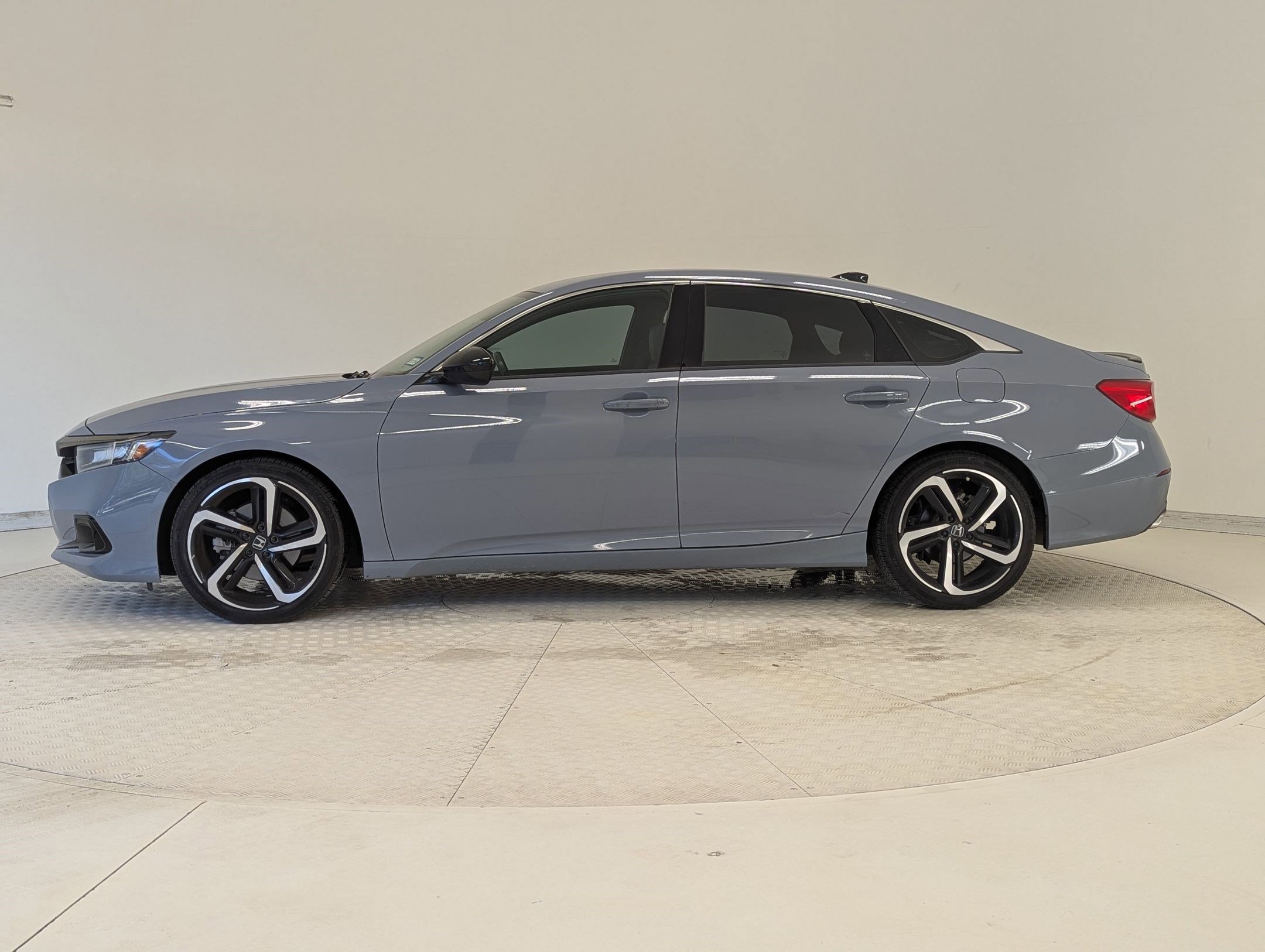 Used 2021 Honda Accord Sport image 2
