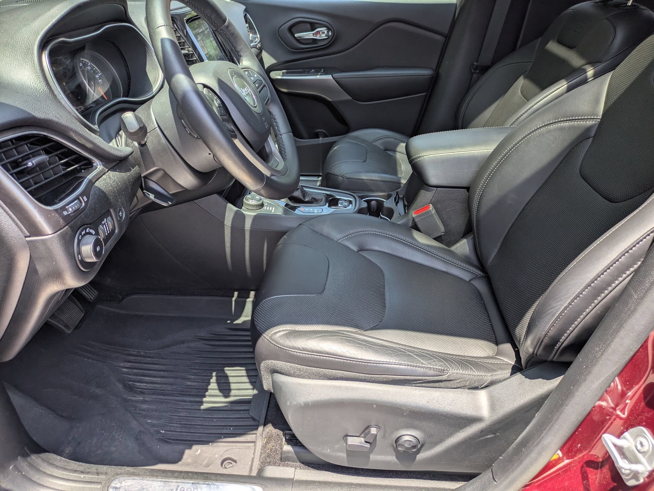 Used 2019 Jeep Cherokee Limited AWD/4WD image 12