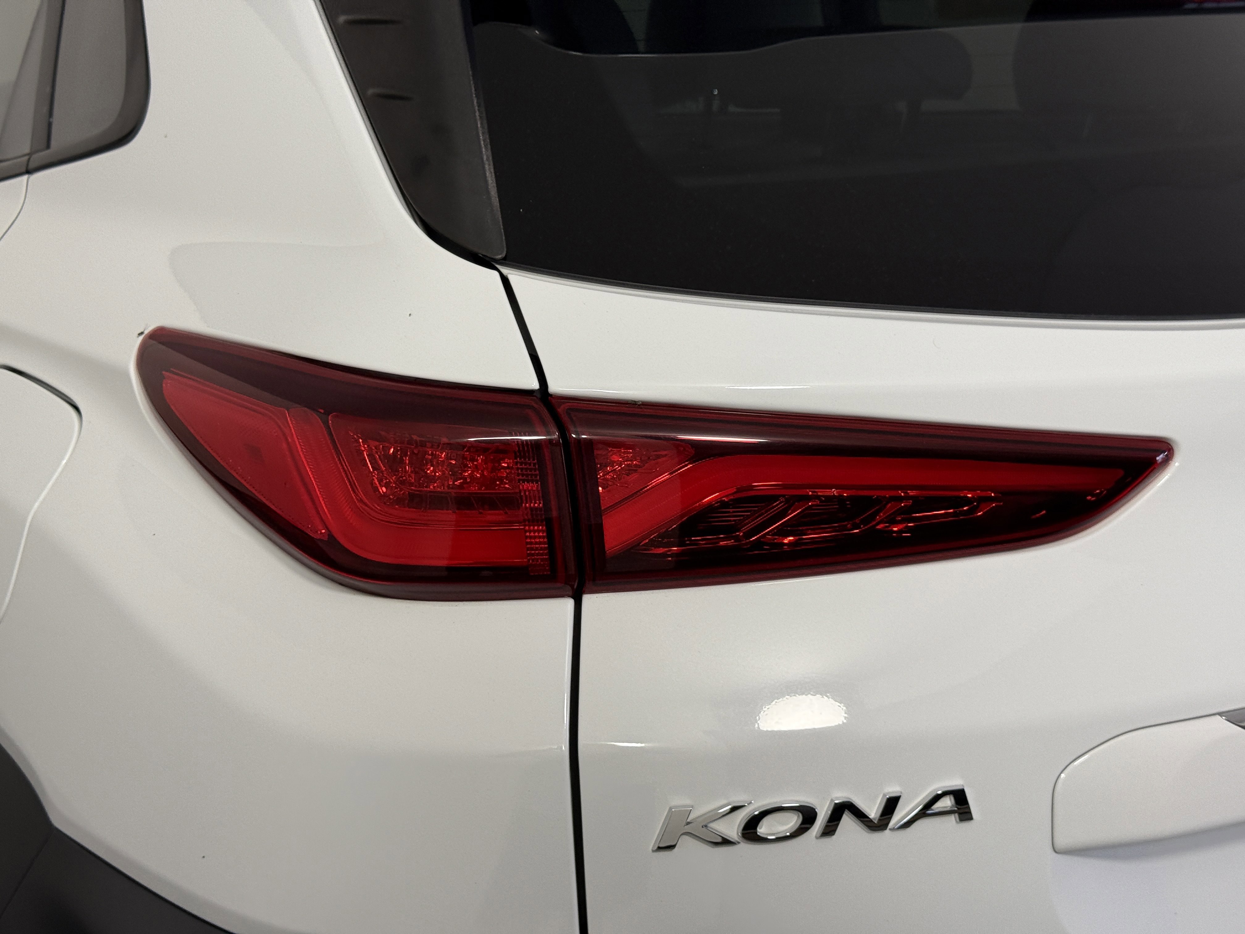 Used 2021 Hyundai Kona Limited w/ Cargo Package image 9