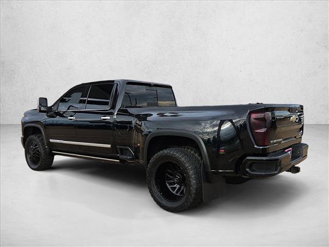 Used 2024 Chevrolet Silverado 3500 High Country w/ High Country Premium Package AWD/4WD image 6
