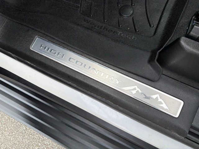 Used 2025 Chevrolet Suburban High Country AWD/4WD image 41