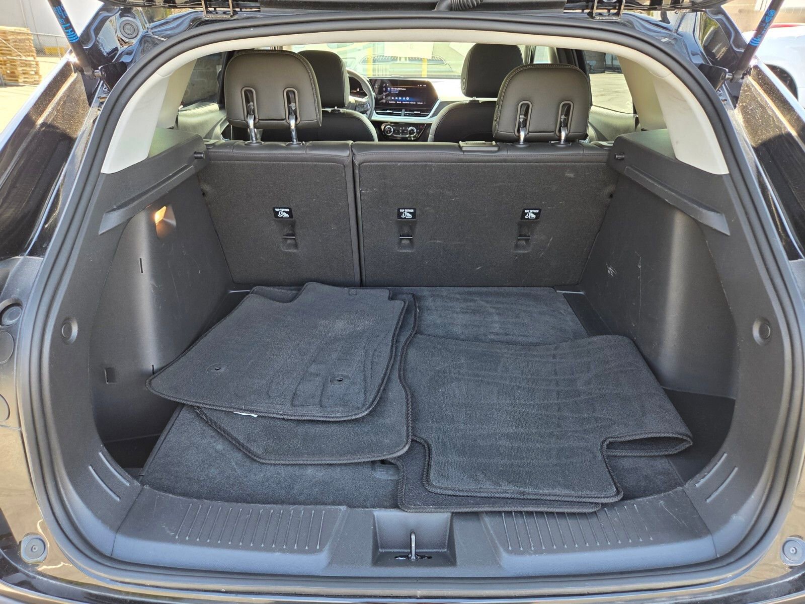 Used 2025 Chevrolet Trax LT image 13