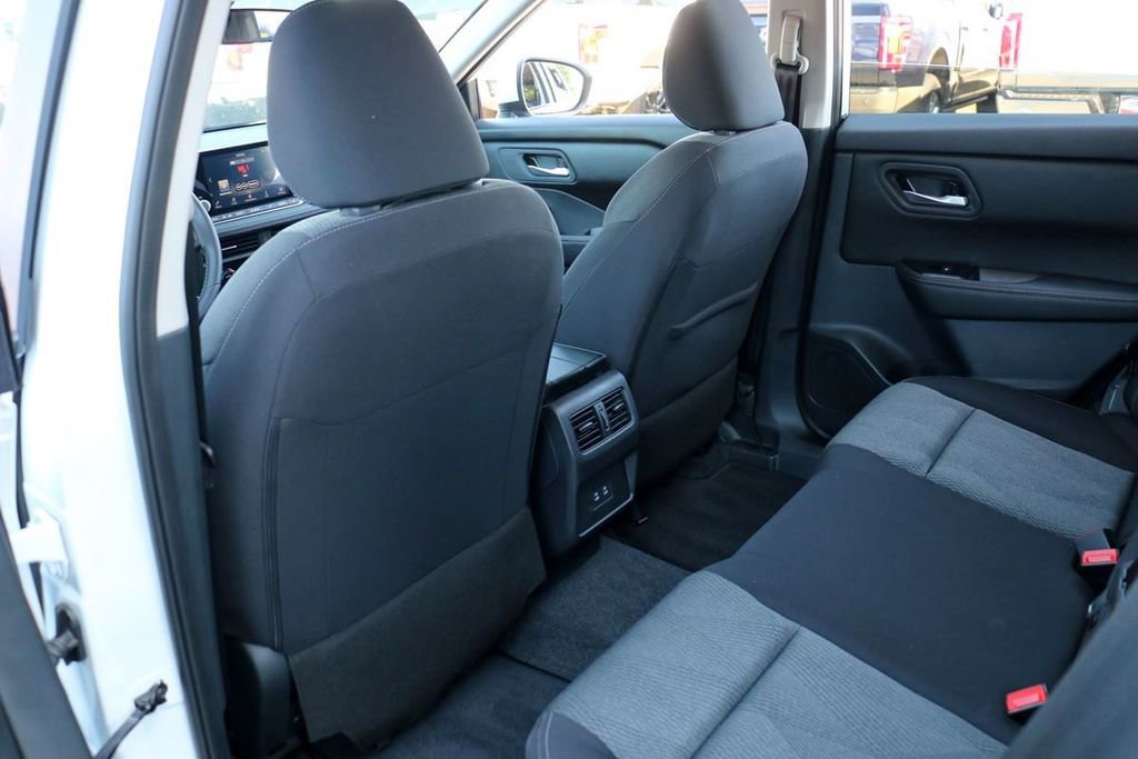 Used 2026 Nissan Rogue SV FWD image 21