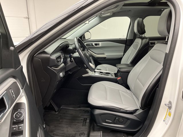 Certified 2021 Ford Explorer XLT w/ Equipment Group 202A AWD/4WD image 3