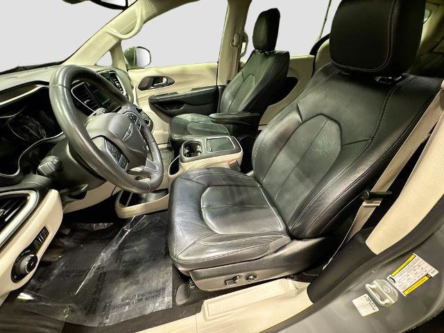 Used 2022 Chrysler Pacifica Touring-L FWD image 17