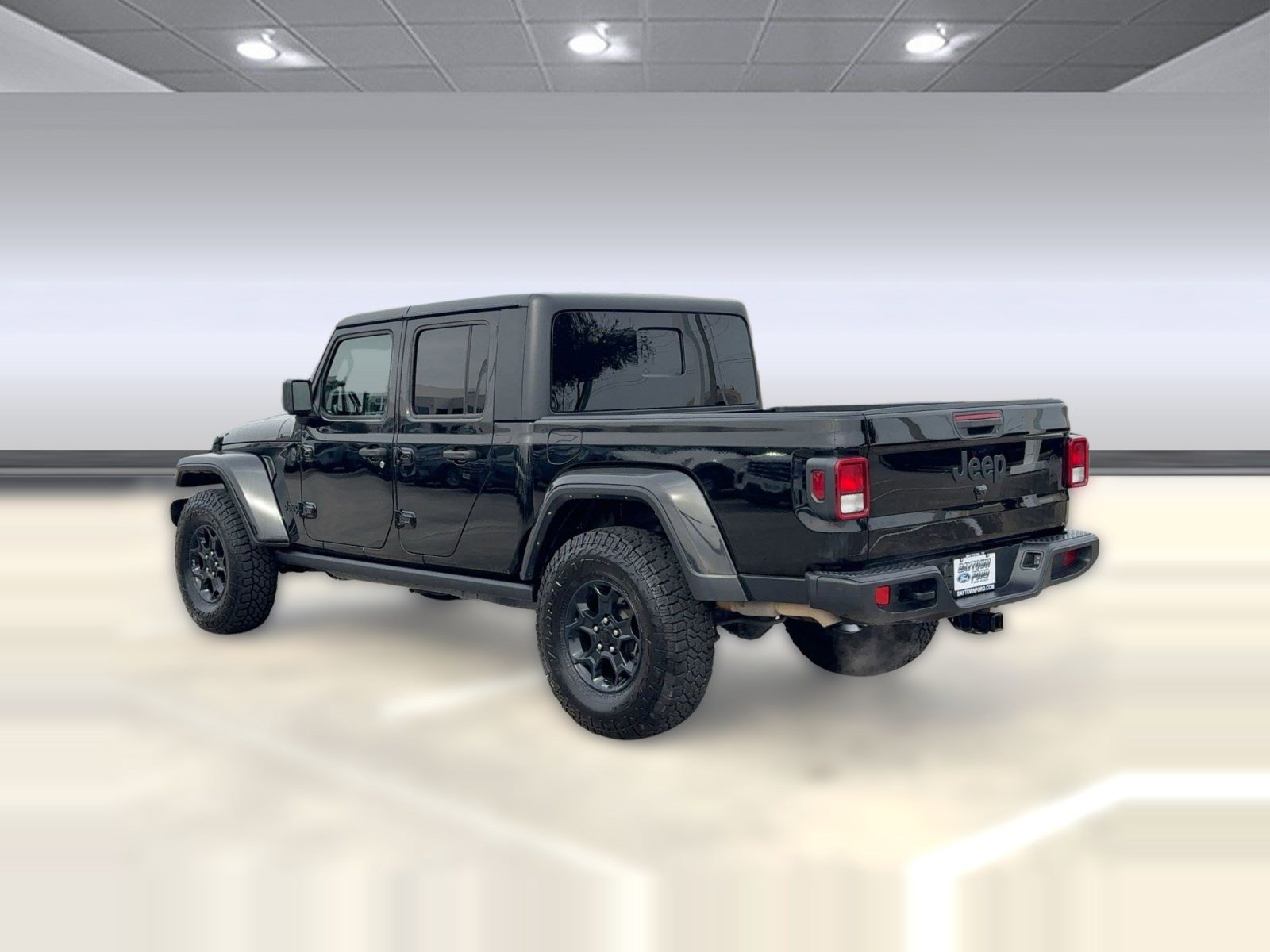 Used 2023 Jeep Gladiator Willys image 3