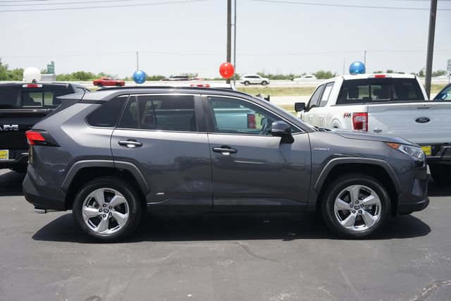 Used 2021 Toyota RAV4 XLE Premium AWD/4WD image 5