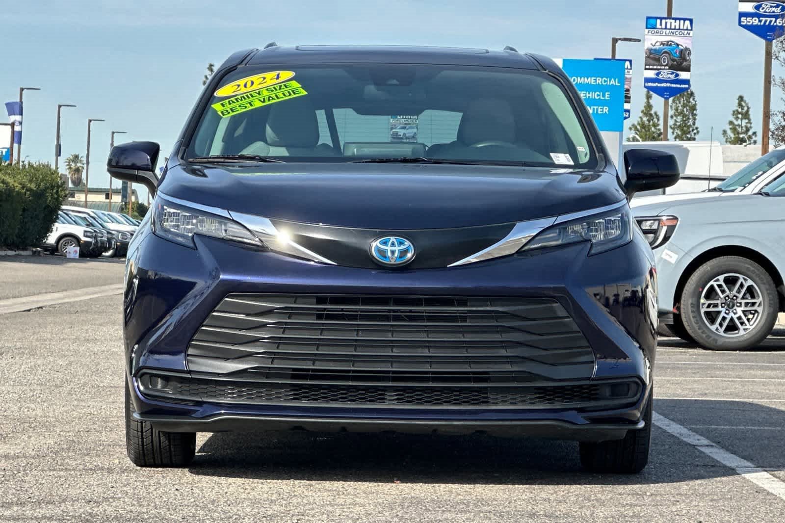 Used 2024 Toyota Sienna LE w/ LE Plus Package image 8