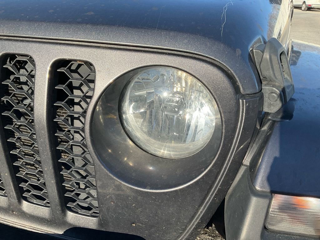 Used 2023 Jeep Gladiator Sport image 9