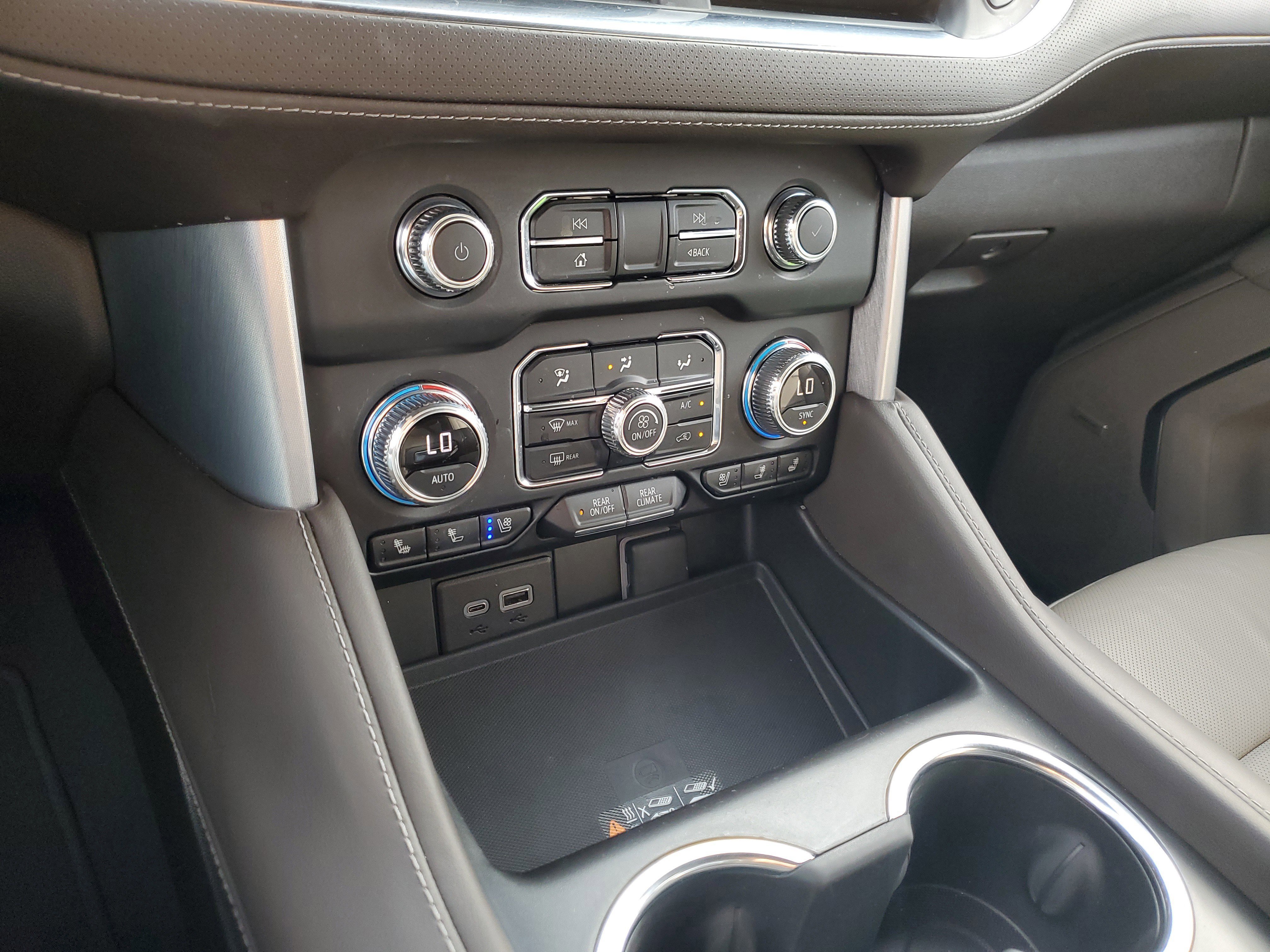 Used 2023 GMC Yukon SLT w/ SLT Luxury Package image 28