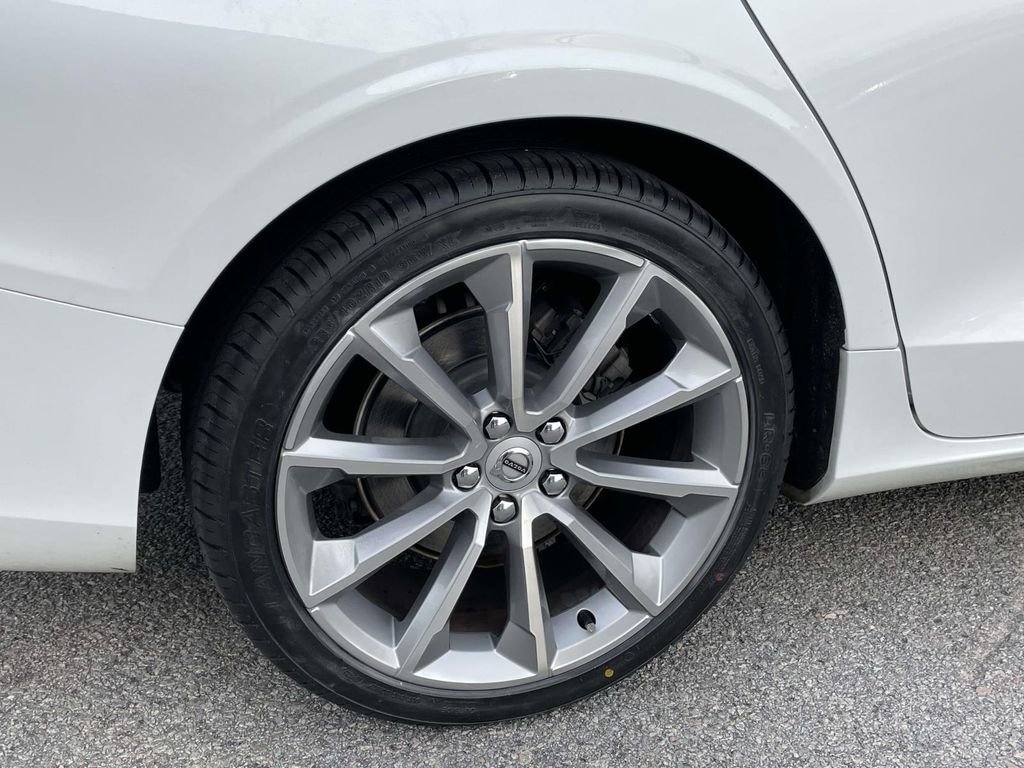 Used 2021 Volvo S60 T5 Momentum w/ Advanced Package image 7