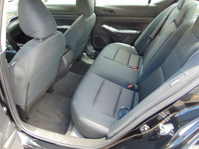 Used 2025 Nissan Altima 2.5 SV FWD image 21