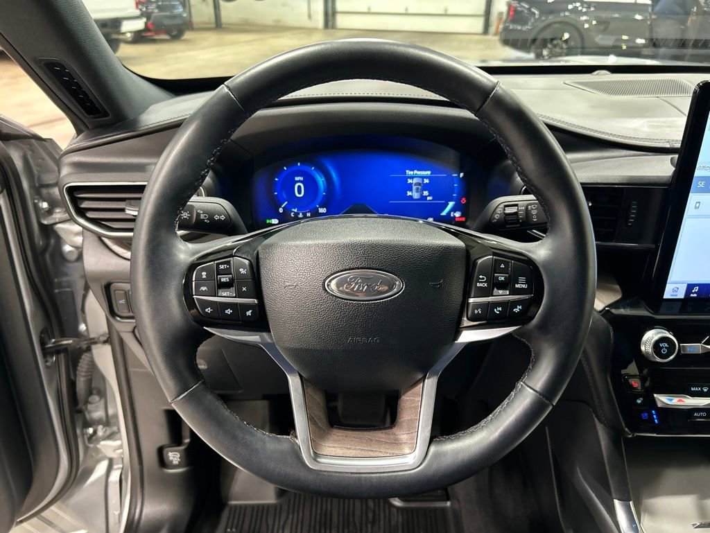Certified 2023 Ford Explorer Platinum w/ Technology Package AWD/4WD image 16