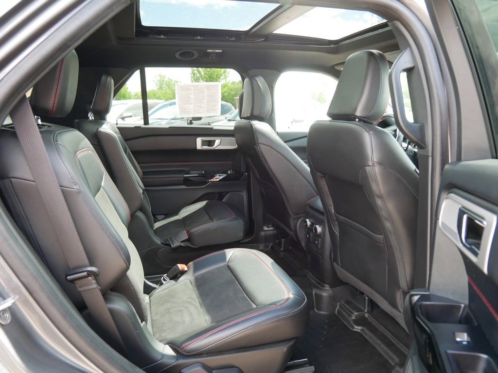 Certified 2024 Ford Explorer ST-Line w/ Class IV Trailer Tow Package AWD/4WD image 14