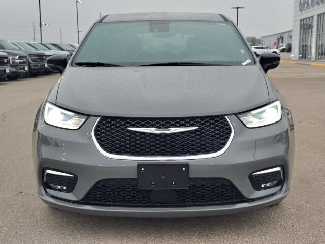 Used 2025 Chrysler Pacifica Select FWD image 8